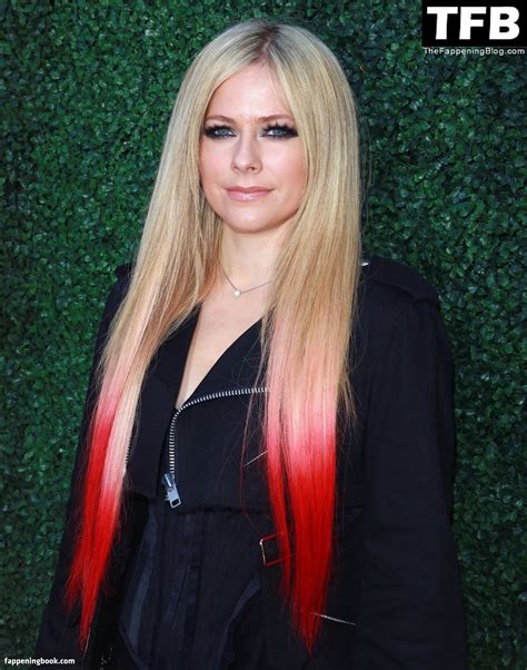 Avril Lavigne Avrillavigne Nude The Fappening Photo 1477389 FappeningBook