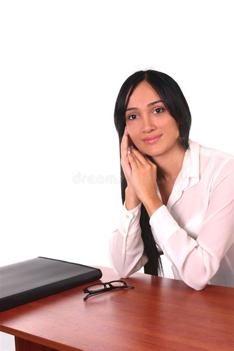 Mujer De Negocios Latina En La Oficina Imagen De Archivo Imagen De Pluma Llamada