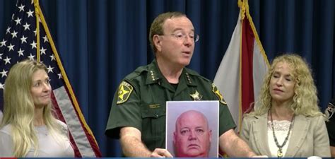 Walt Disney World Cast Member Arrives To Prostitution Sting Stark Naked