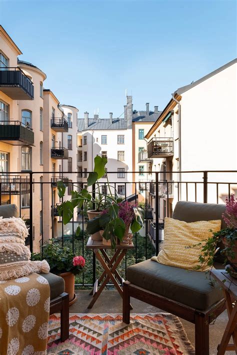 Bold color accents will soon transform the top crop haircut 41