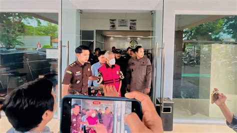 kejari indramayu tetapkan eks kadisbudpar tersangka korupsi tebing air