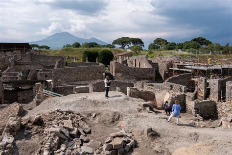 Newly Found Pompeii Skeletons Give Further Evidence Of Earthquake