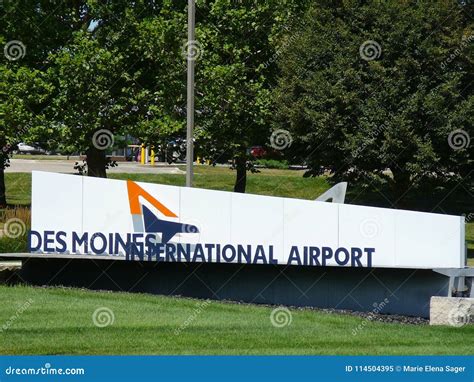 Des Moines International Airport Signage Editorial Image - Image of ...