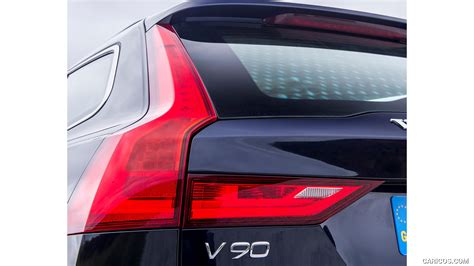 2017 Volvo V90 D4 2.0 Diesel (UK-Spec) | Tail Light