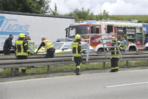 Nach Lkw Unfall A3 Bei Brechen Wieder Frei