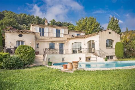 La Colle Sur Loup Une Rare Villa De Village Chambres Avec Piscine