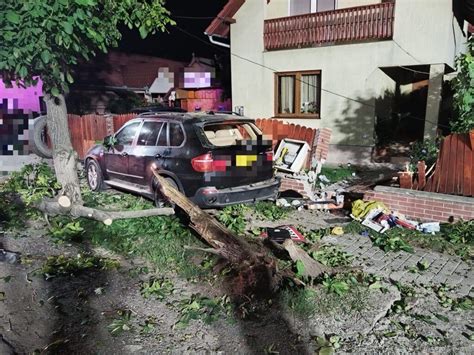 Un Autoturism A Intrat N Gard N S Ncraiu De Mure O Femeie