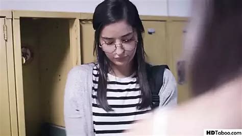 Gorgoeus Milf Erwischt Babysitter Beim Masturbieren Xhamster