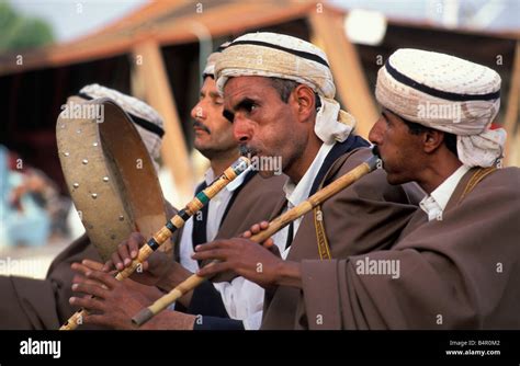 Algeria Touggourt Musicians at wedding Sahara Desert Stock Photo - Alamy