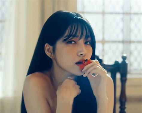 ꜱɪɴ on Twitter I can only imagine this scene with her being naked while seducing me It s