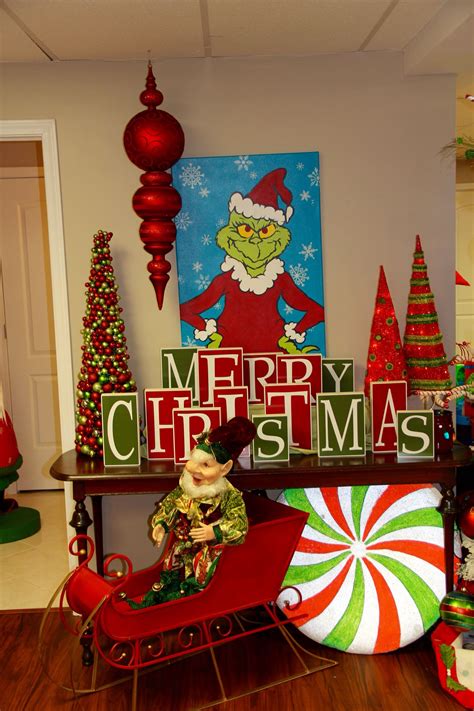 Grinch painting, Christmas blocks | Grinch christmas decorations ...