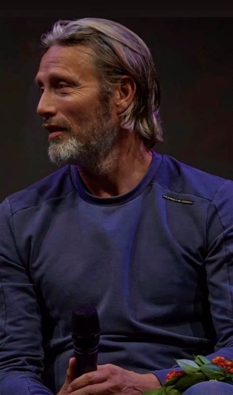 mads mikkelsen. в 2024 г | Стрижки парней, Прически, Стрижка