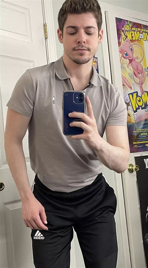 Can You Tell Im A Gamer Nudes Gaybrosgonemild NUDE PICS ORG