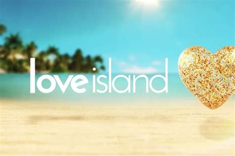 Home And Away Beauty Pia Whitesell Wows In Skimpy Bikini Amid Boob Job Rumours Daily Star