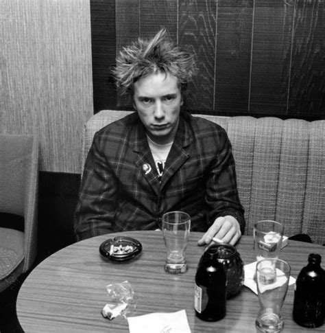 JOHNNY ROTTEN EL DÍA DESPUÉS DEL FINAL DE SEX PISTOLS ULTRASÓNICA