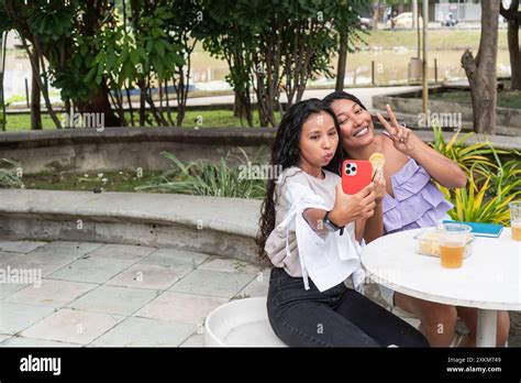 Latina frauen Fotos und Bildmaterial in hoher Auflösung Alamy