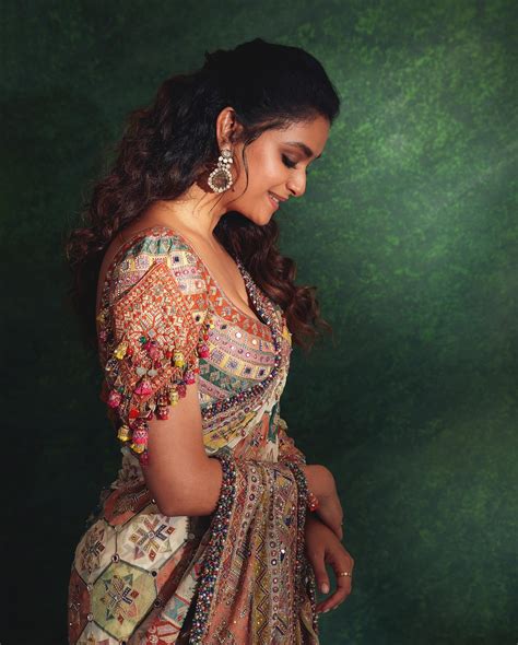 Pic Talk Majestic Keerthy Suresh Wows