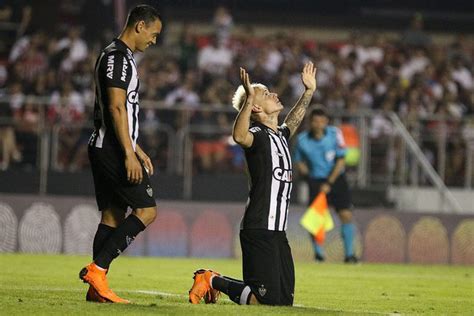 Na artilharia do Brasileirão Róger Guedes comemora boa fase Clube