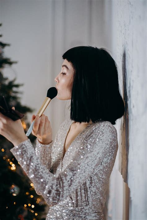 how to get dust out of hair brush