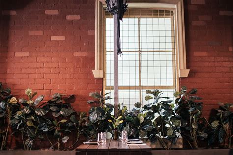 Empty Table Photos, Download The BEST Free Empty Table Stock Photos ...