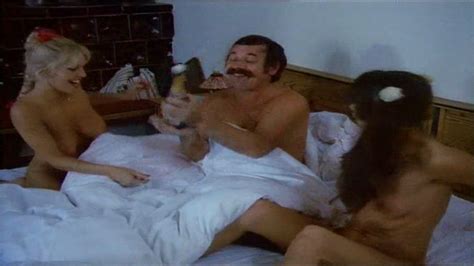 Naked Melitta Berger in Liebesgrüße aus der Lederhose Eine Mutter namens Waldemar