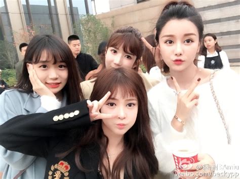 Đám cưới ngôn tình của hot girl đẹp nhất Trung Quốc khiến nhiều người choáng ngợp