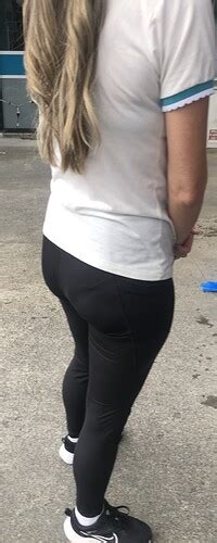 MILF With A Bubble VPL Spandex Leggings Yoga Pants Forum
