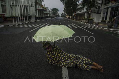 SUASANA RUAS JALAN YANG DITUTUP DI BANDUNG ANTARA Foto