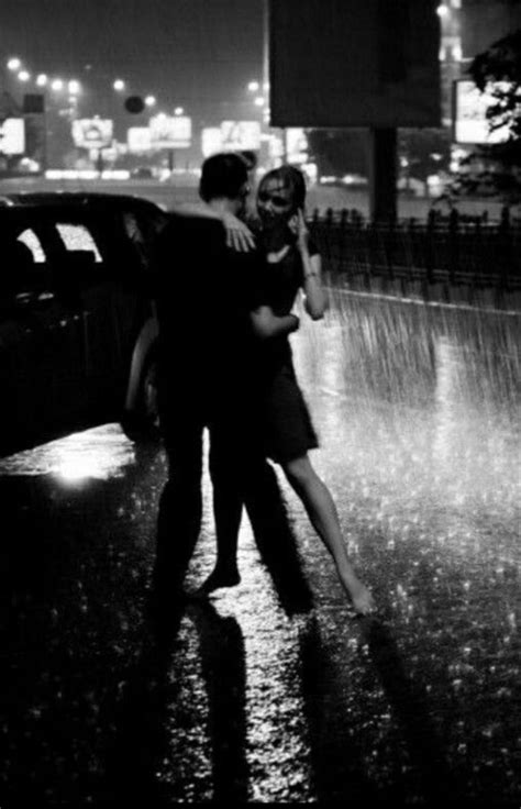 Pin By Libby Bourland On So This Is Love Kissing In The Rain Rain Photography Couples