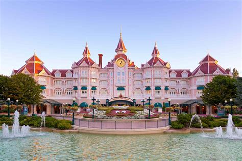 Disneyland Hôtel in Paris Reopened After a 2-year Renovation