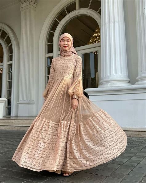Kasual Hingga Mewah Ini Inspirasi 5 Outfit Dress Nude Hijab Anggun CewekBanget