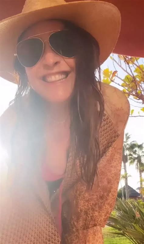 Lisa Snowdon Stripped To A Teeny String Bikini And Sent Her Fans Into A Meltdown With A Cheeky