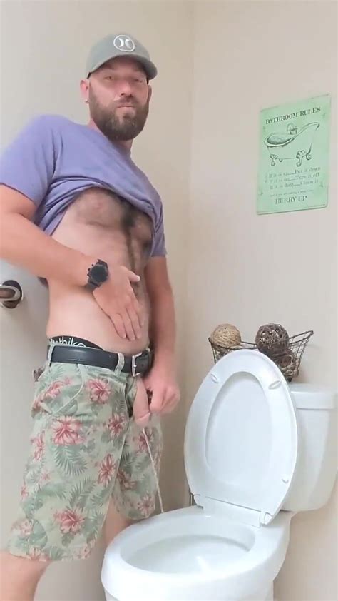 Hot Str8 Guy Pissing ThisVid