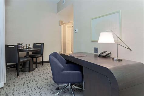 DOUBLETREE BY HILTON EVANSVILLE: LOW RATES, SAVE ON YOUR STAY