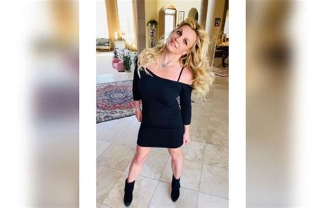 Britney Spears Goes Naked On Social Media Photo