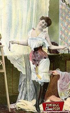 Real Vintage Color Tints Naked Beauties In XXX Dessert Picture