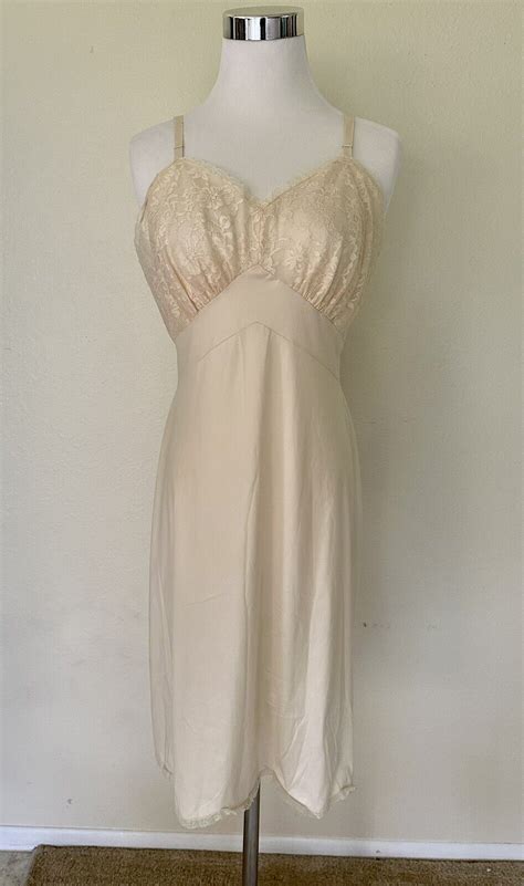 Vintage Lingerie S Vanity Fair Classic Ivory Nylo Gem