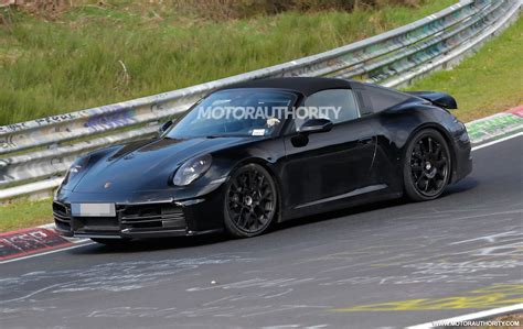 2025 Porsche 911 Targa spied with updates - Motocourt