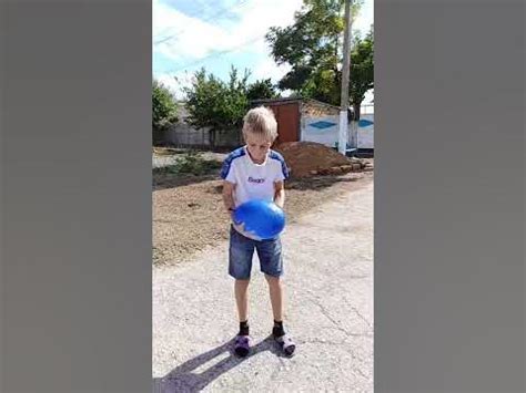 Взорвал большой шарик с водой - YouTube