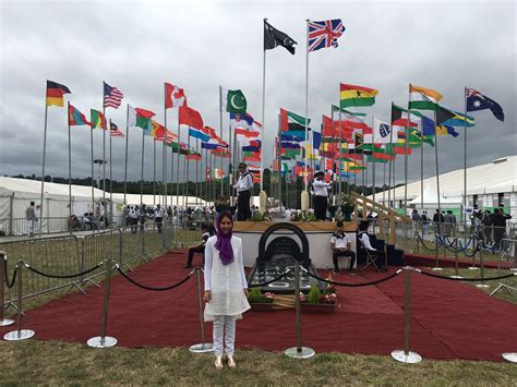 40000 Muslims Gather For Uks Largest Islamic Convention