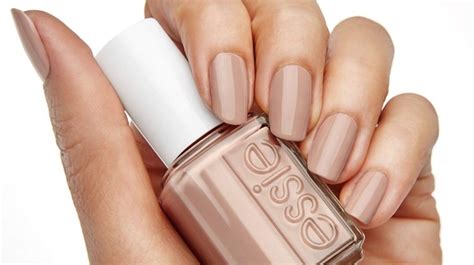 Uñas nude sencillas y elegantes opciones para lucir esta Navidad Mui