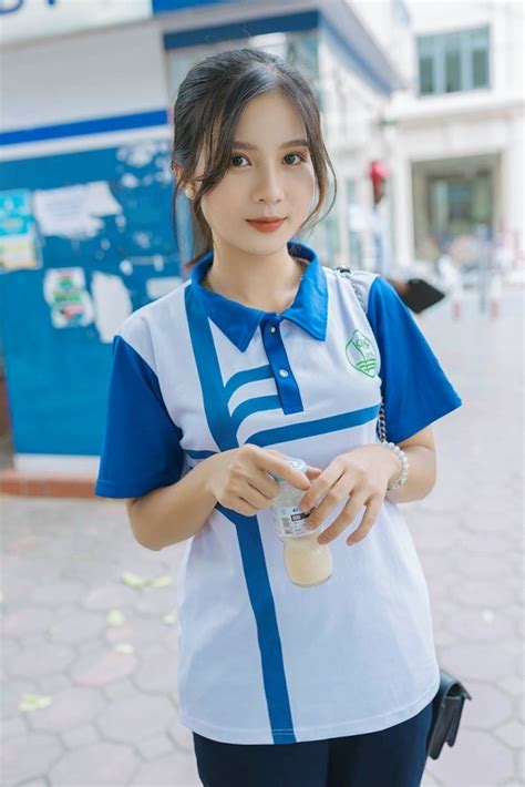 Nhan sắc thăng hạng của hot girl mùa thi nổi tiếng một năm trước Báo Dân trí