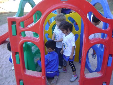 Escola Adalmir lugar de criança feliz BRINCANDO NO PARQUE