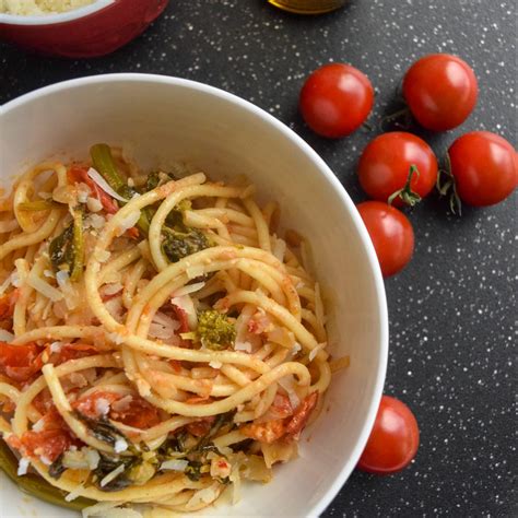 Quick Tomato & Rapini Pasta Recipe - Stuff on a Plate