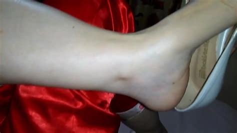 Brincando Scarpin Branco Salto Alto Na Cama De Pijama Amateur Amateur Porn XHamster