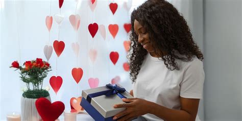 Ich Fand Zwei Verpackte Geschenke Am Valentinstag Nachdem Ich Das