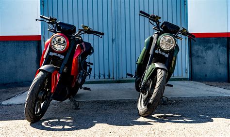 Con una versión barata por 4 000 esta marca española estrena moto naked de 125 con baterías