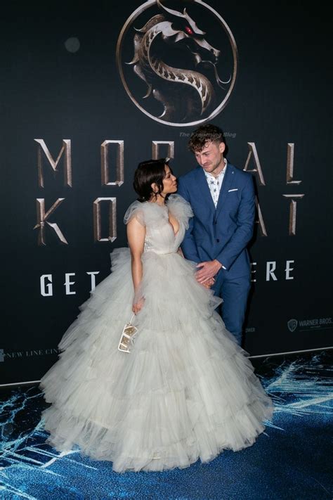 Sisi Stringer Shows Off Her Tits At The Mortal Kombat Premiere Photos Pinayflixx Mega Leaks