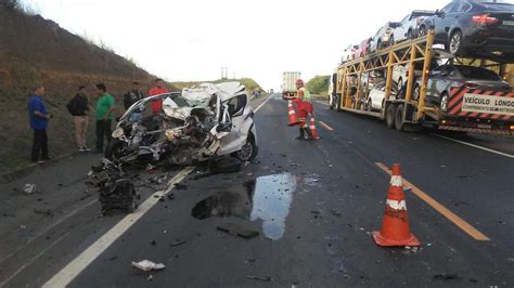 Acidente Entre Carreta E Carro Mata Motorista Na Br Em Aracruz