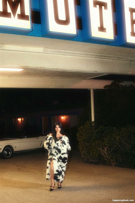 Nessa Barrett Moonologues Nessabarrett Nude OnlyFans Leaks Fappening FappeningBook